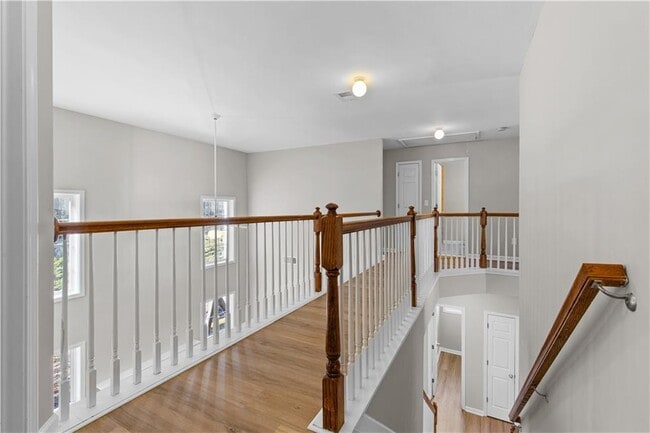 Building Photo - 1360 Silvergate Dr