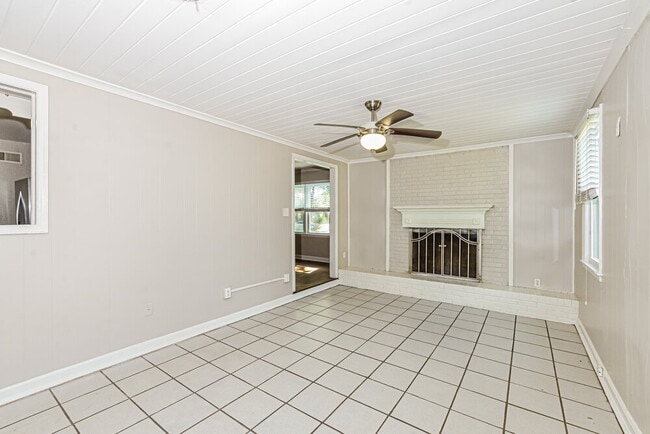 Building Photo - 1172 Oak Ridge Dr