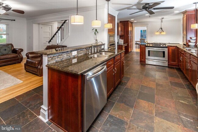 Building Photo - 24 Camelia Ct