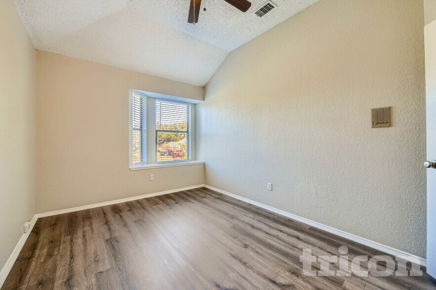 Building Photo - 6305 Meadowglen Dr