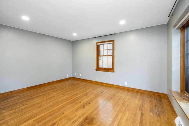 Building Photo - 4750 N Elkhart Ave