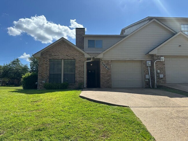 Building Photo - 5885 Creekside Cir