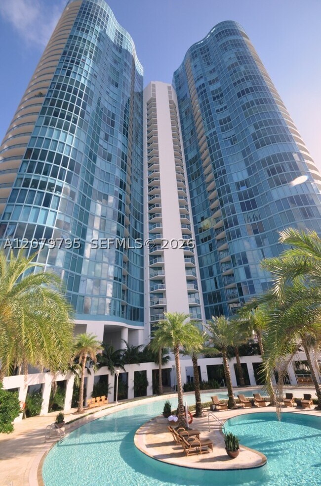 Building Photo - 333 Las Olas Way