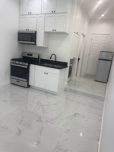 Building Photo - 4525 Dunsmore Ave