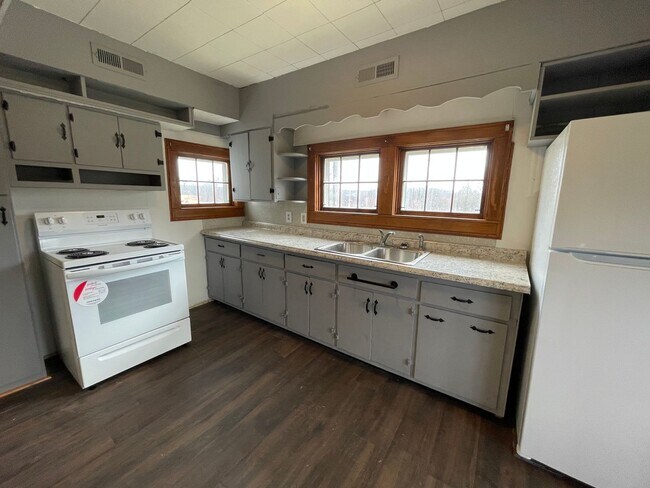Building Photo - 555 Hopewell Rd