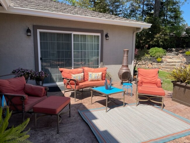 Building Photo - Gorgeous updated single level home in S.Wa...
