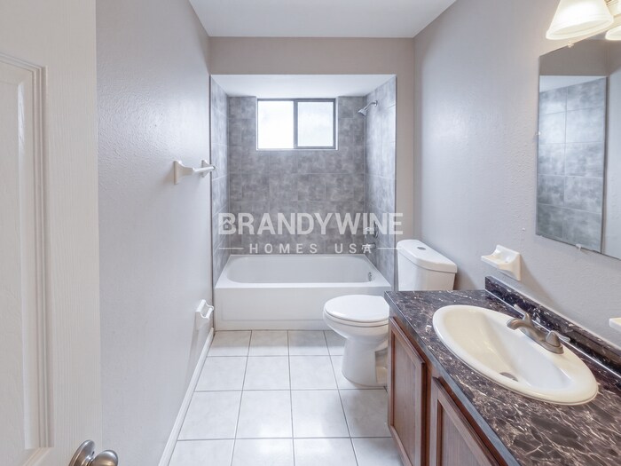 Building Photo - 3363 Hampstead Dr