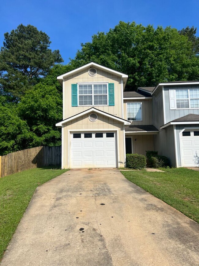 Primary Photo - 172 Commons Dr