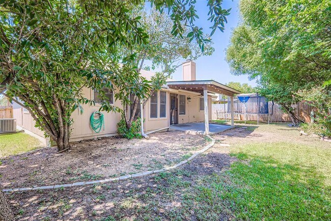 Building Photo - 903 Jasmine Trail