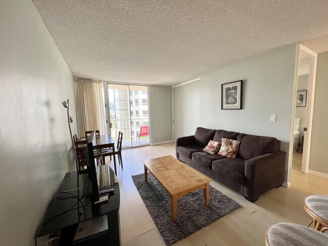 Primary Photo - 2452 Tusitala St