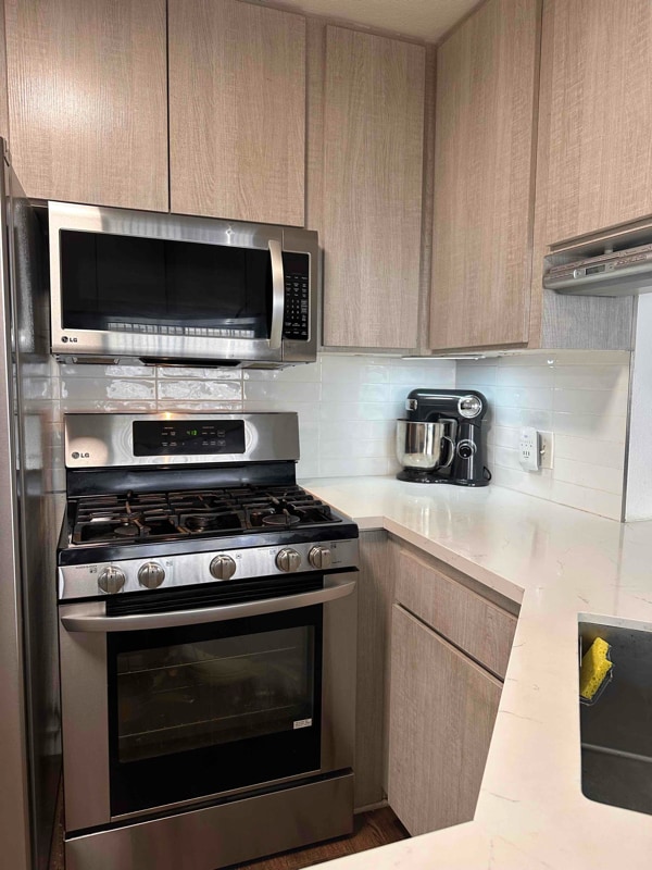 Building Photo - 7349 Balboa Blvd