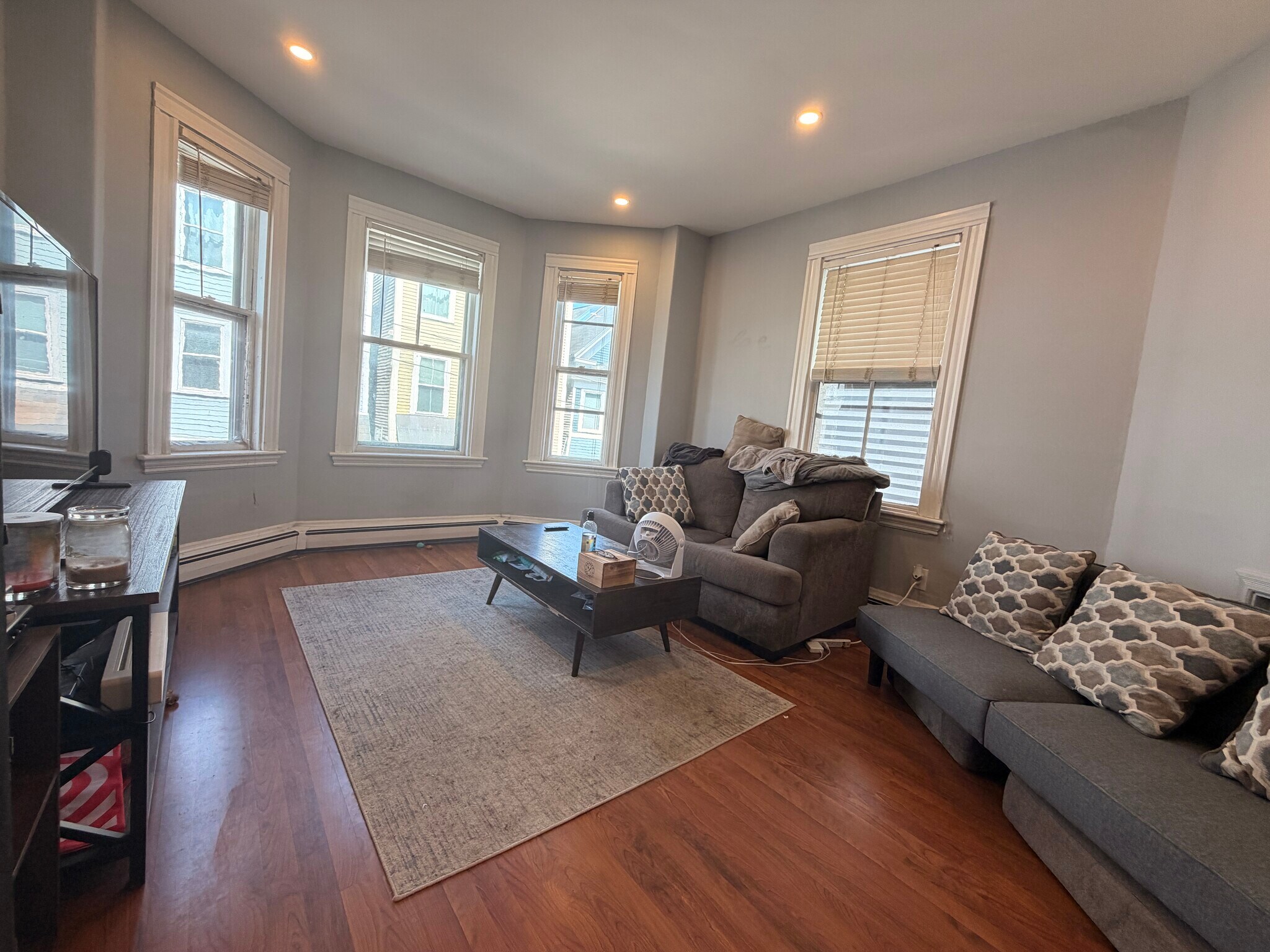 Building Photo - 18 Washburn St