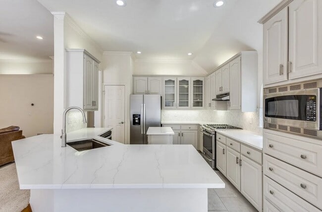 Building Photo - 5929 La Cumbre Dr