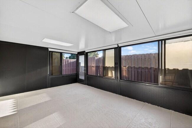 Building Photo - 5612 SE Riverboat Dr