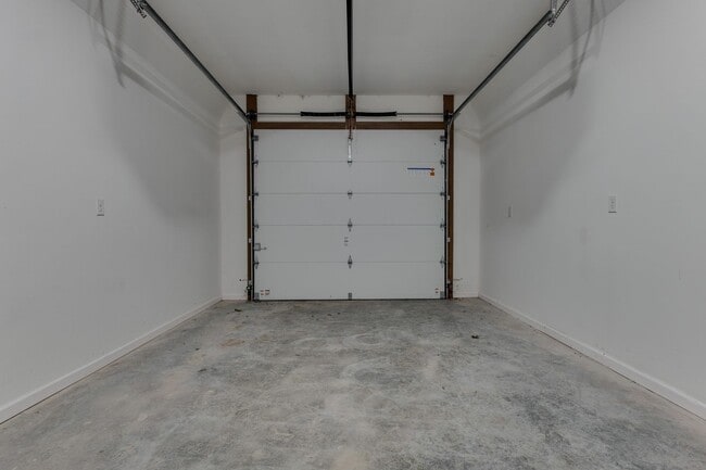 Building Photo - 271 Garry Dr