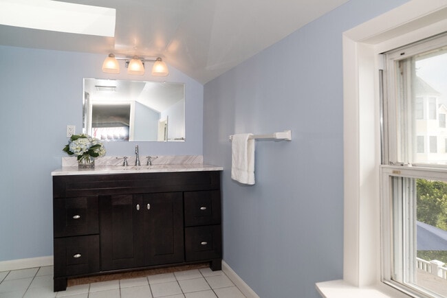 Building Photo - 43 Soundview Ave