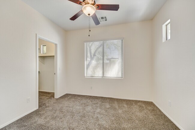 Building Photo - 8962 W Grovers Ave