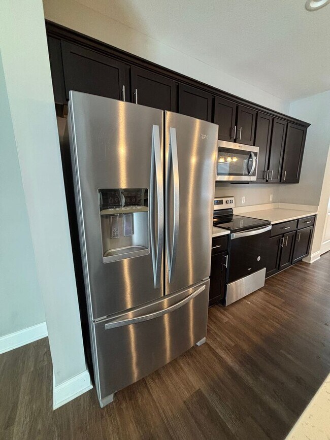 Building Photo - Beautiful Townhome in Washington! - 2 Bedroom