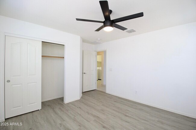 Building Photo - 1819 W Bonanza Dr