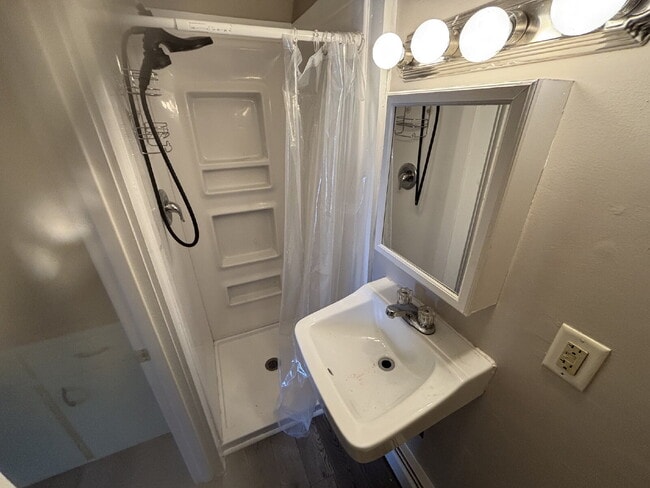 Building Photo - Cozy & Affordable 1BR Apartment with Heat Included – Convenient Sanford Location!