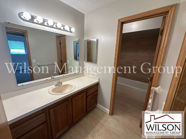 Building Photo - 840 Maraval Ct