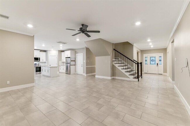 Building Photo - 15407 Cypress Gdns Dr