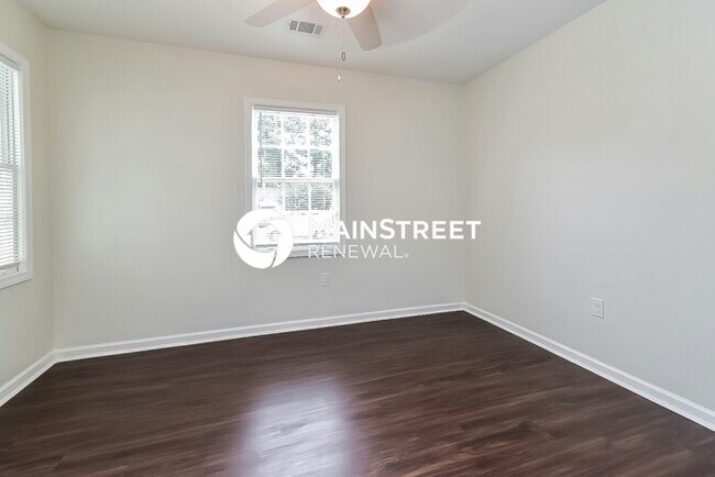 Building Photo - 3 Bedroom Pet-Friendly Home in Memphis, TN with Main Street Renewal