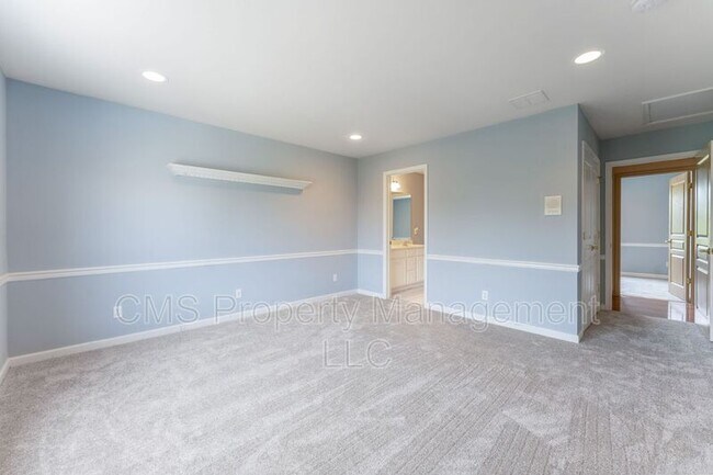 Building Photo - 44 Equestrian Way