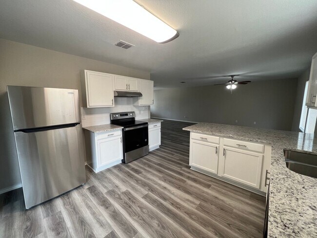 Building Photo - **MOVE IN SPECIAL** COMING SOON* Desirable Location In Cibolo! Spacious Home with Loft & Fenced B...