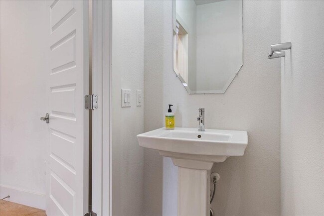 Building Photo - 2305 Coronado St