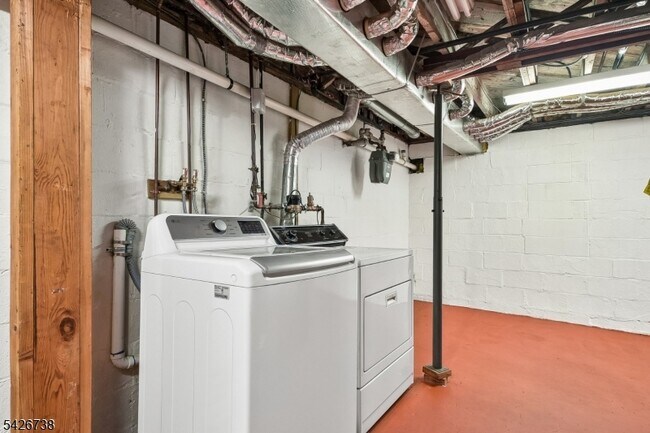 Building Photo - 296 Glen Ave