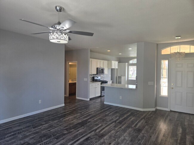 Building Photo - Home For Rent