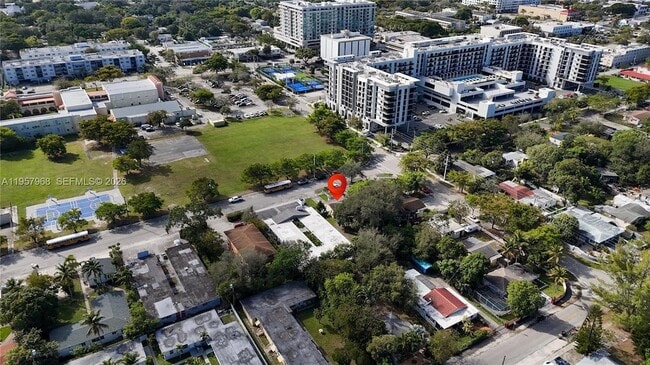 Building Photo - 1215 NE 127th St