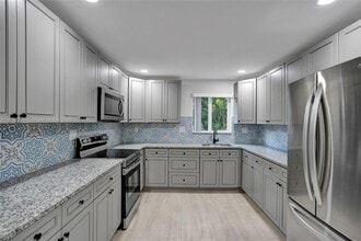 Building Photo - 3800 SW 58th Terrace