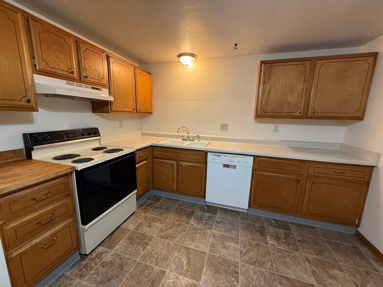 Building Photo - Faircrest Apartments
