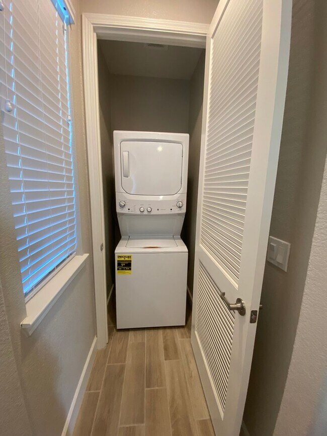 Building Photo - Charming 1-bedroom 1-bathroom in-law unit