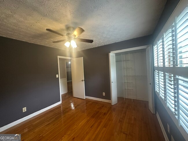 Building Photo - 3053 Menlo Park Dr