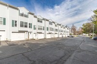 Building Photo - Spacious 3 level, 2 bedroom condo