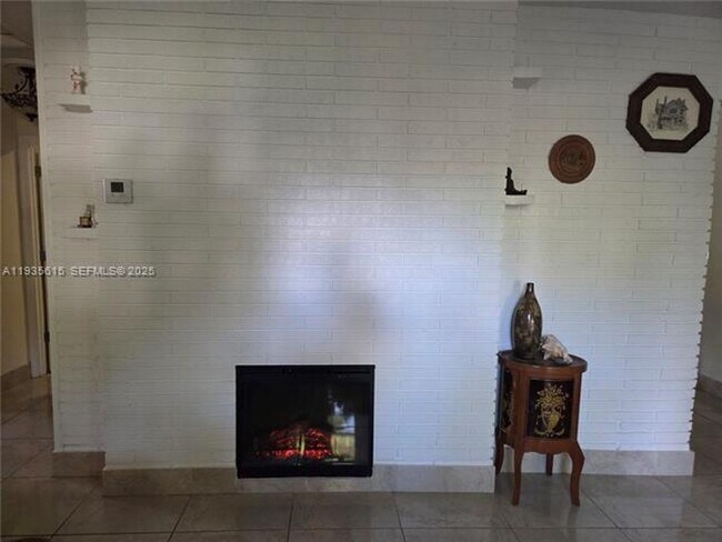 Building Photo - 301 SW 5th St