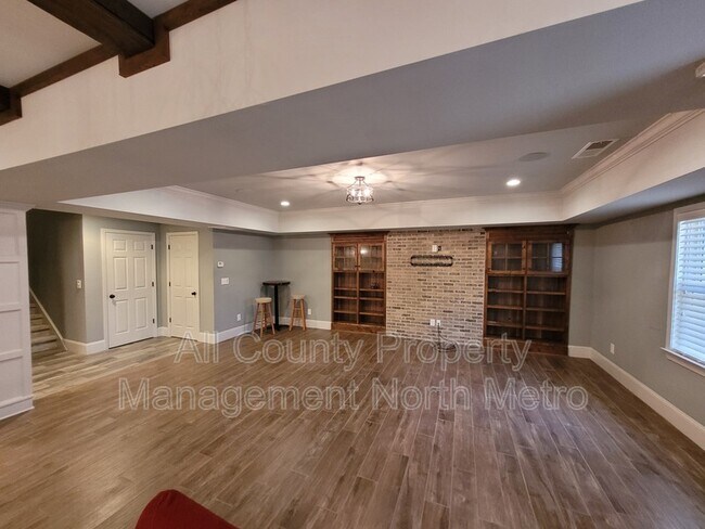 Building Photo - 6325 Hampton Highlands Dr