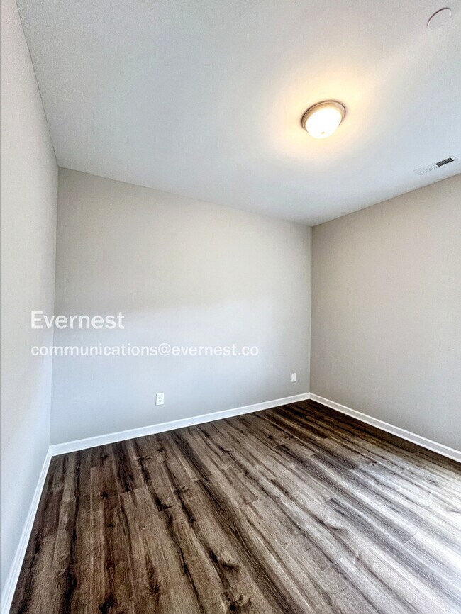 Building Photo - 1409 Pipeline Ave