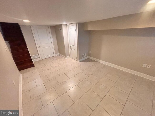 Building Photo - 2124 S Mole St