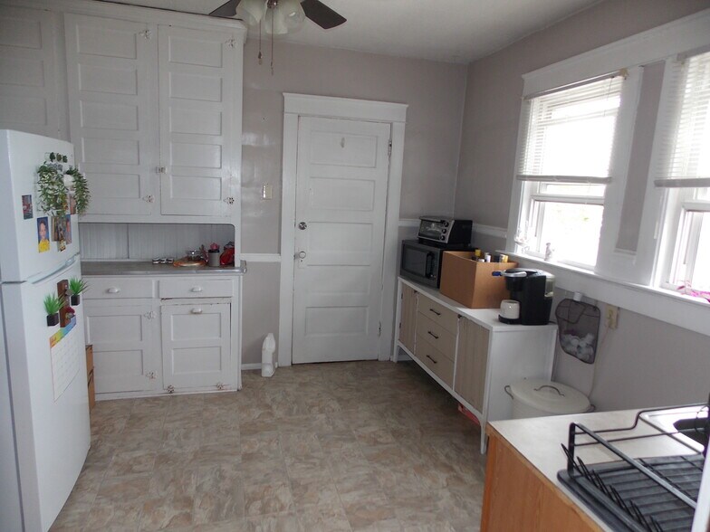 Building Photo - 3611 Maple St