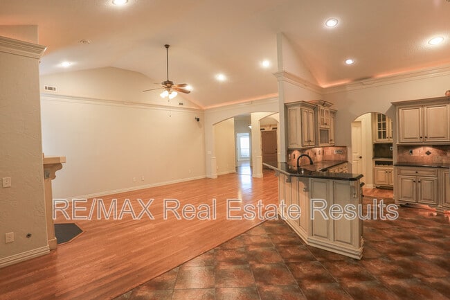 Building Photo - 3505 SW Cranbrook Ave