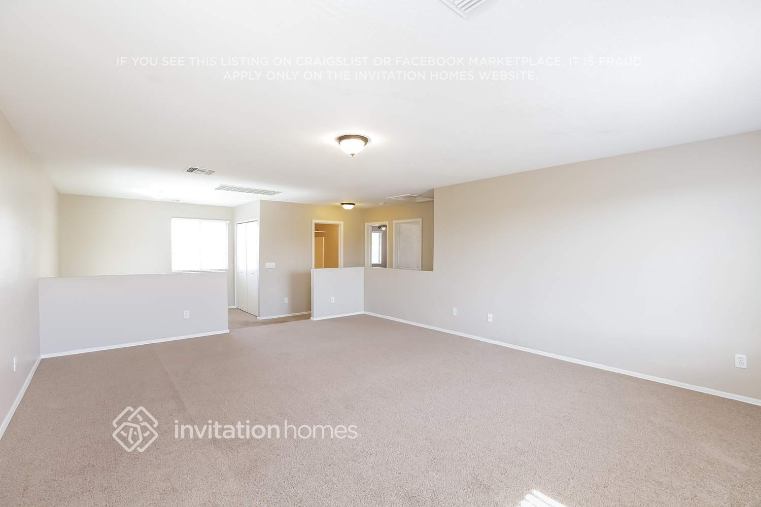 Building Photo - 11718 W Laurel Ln