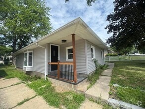 Building Photo - 3 Bedroom House in East Moline