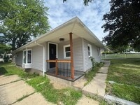 Building Photo - 3 Bedroom House in East Moline