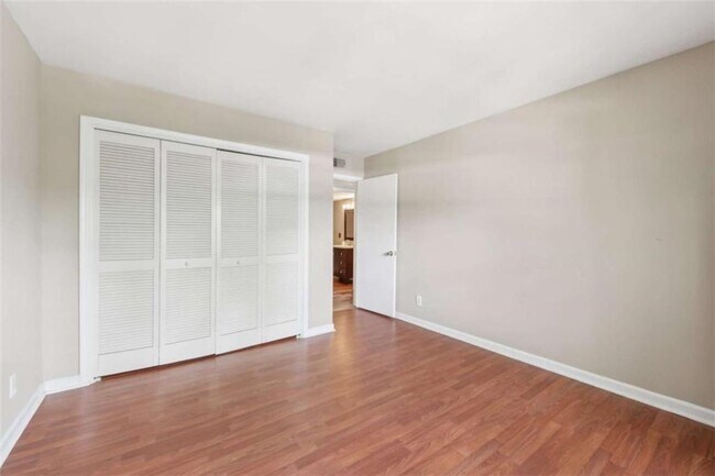 Building Photo - 73 Montre Square NW
