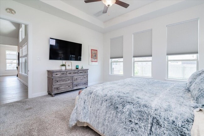 Building Photo - 5713 Fresno Ave