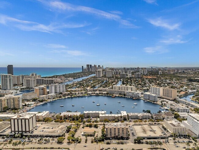 Building Photo - 401 Golden Isles Dr